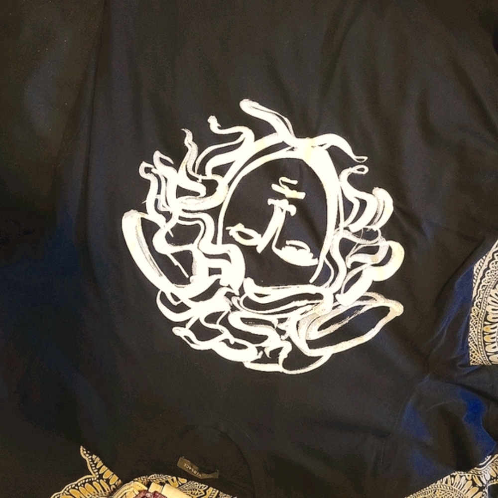 AUTHENTIC VERSACE T 👕